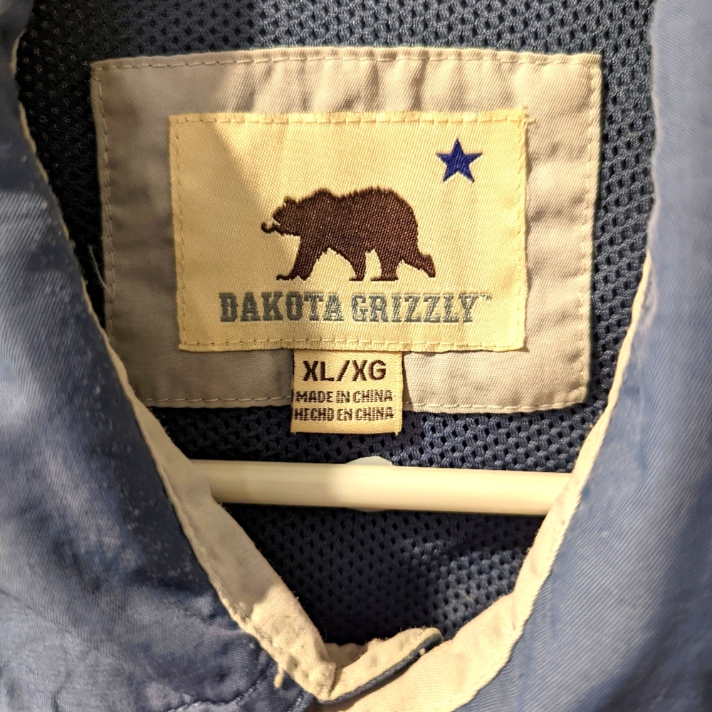 Dakota Grizzly outfitter guide long sleeve button up shirt. So many features!
